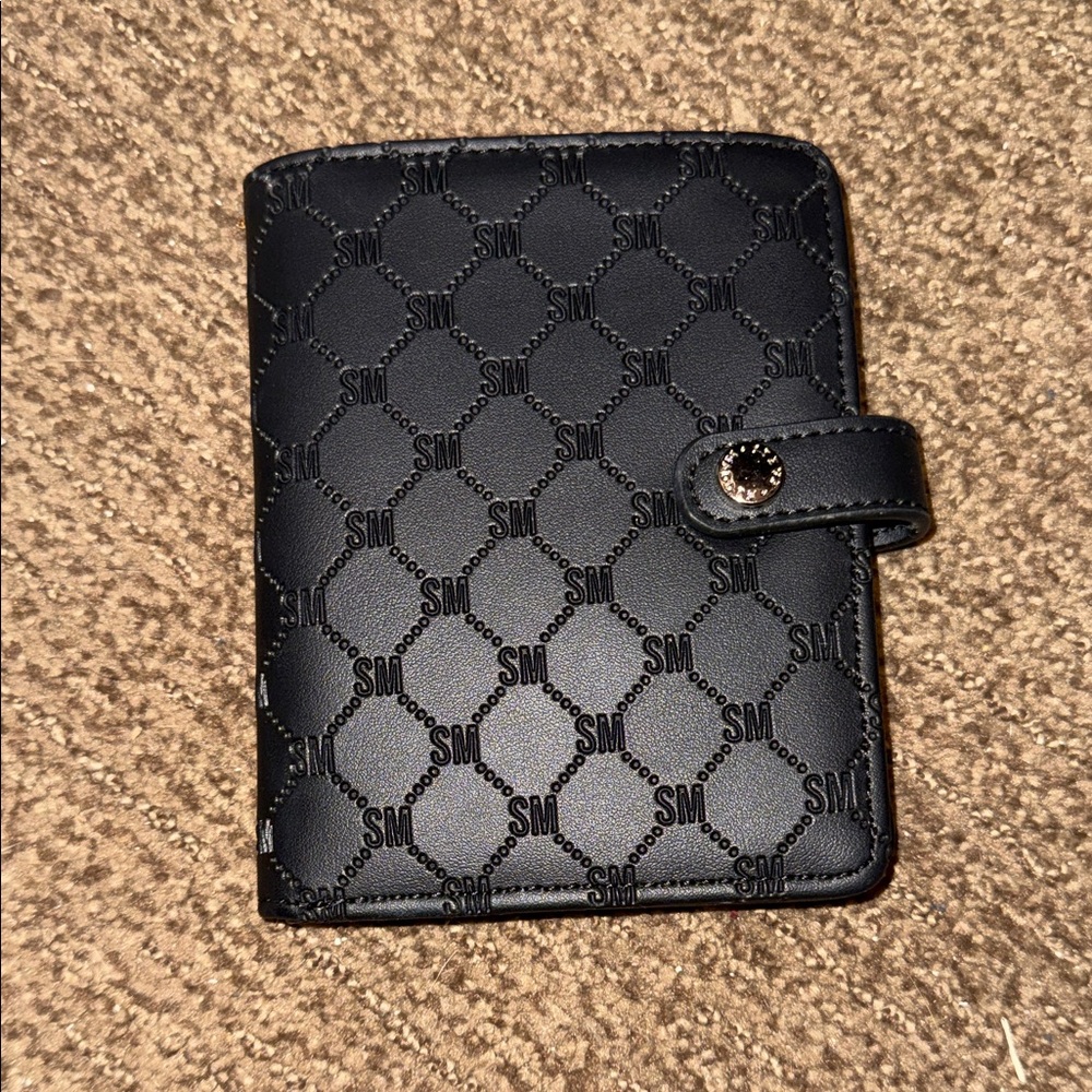 Steve Madden Black Leather Bifold Wallet with Zip Coin Pocket
